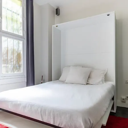 Sur Les Quais De Seine * Paris