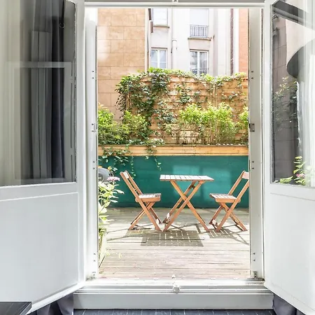 Sur Les Quais De Seine