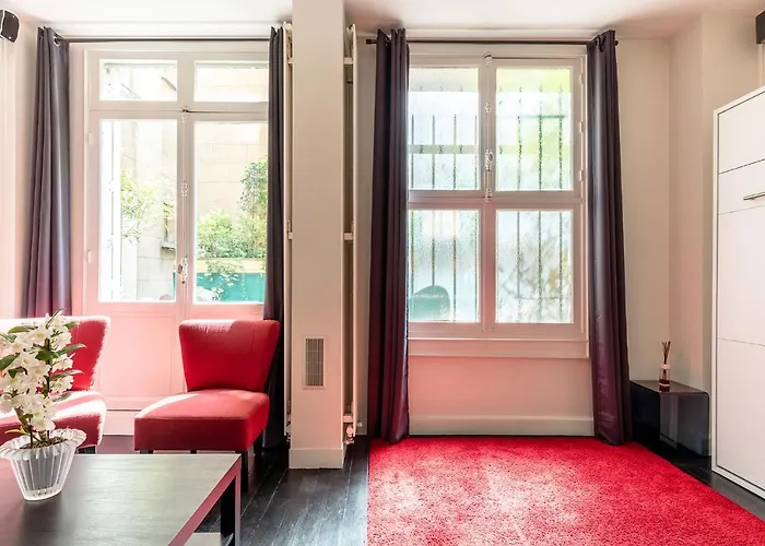 Sur Les Quais De Seine * Paris